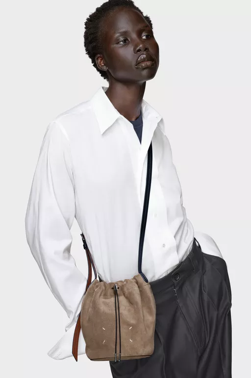 Drawstring Crossbody Bucket - Sacs d&rsquo;&eacute;paule