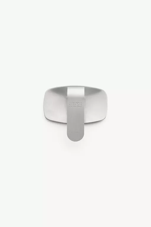 Engraved floral pinch clip - Brooches