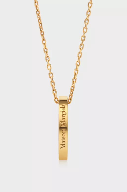 Collana con pendente ad anello e logo