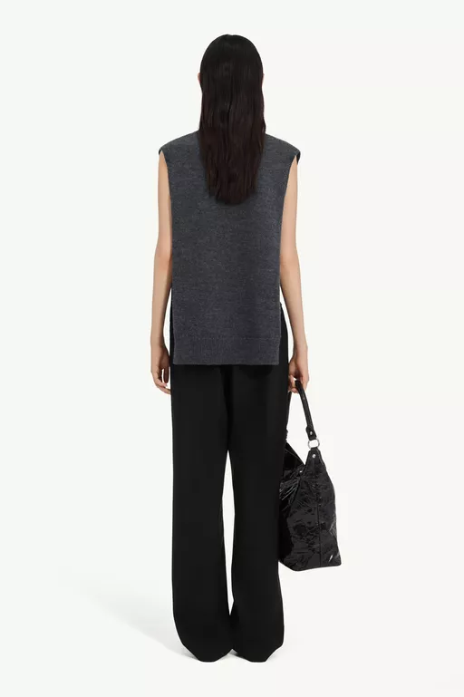 Sleeveless knit vest - Scarves