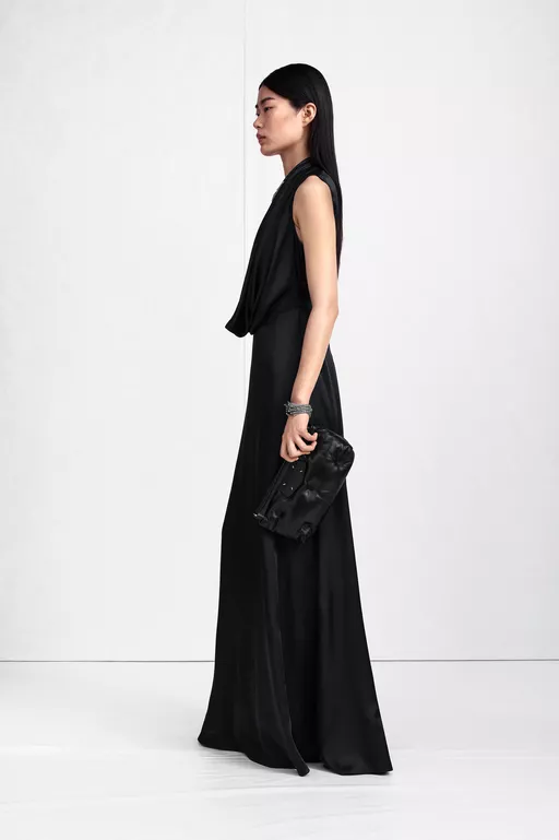 Vestido Largo de Sat&eacute;n con Cuello Vuelto - Vestidos Cortos