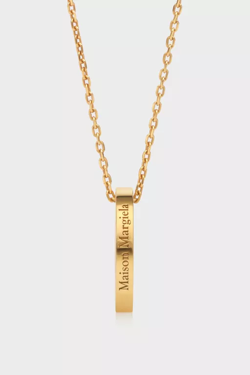 Collana con pendente ad anello e logo