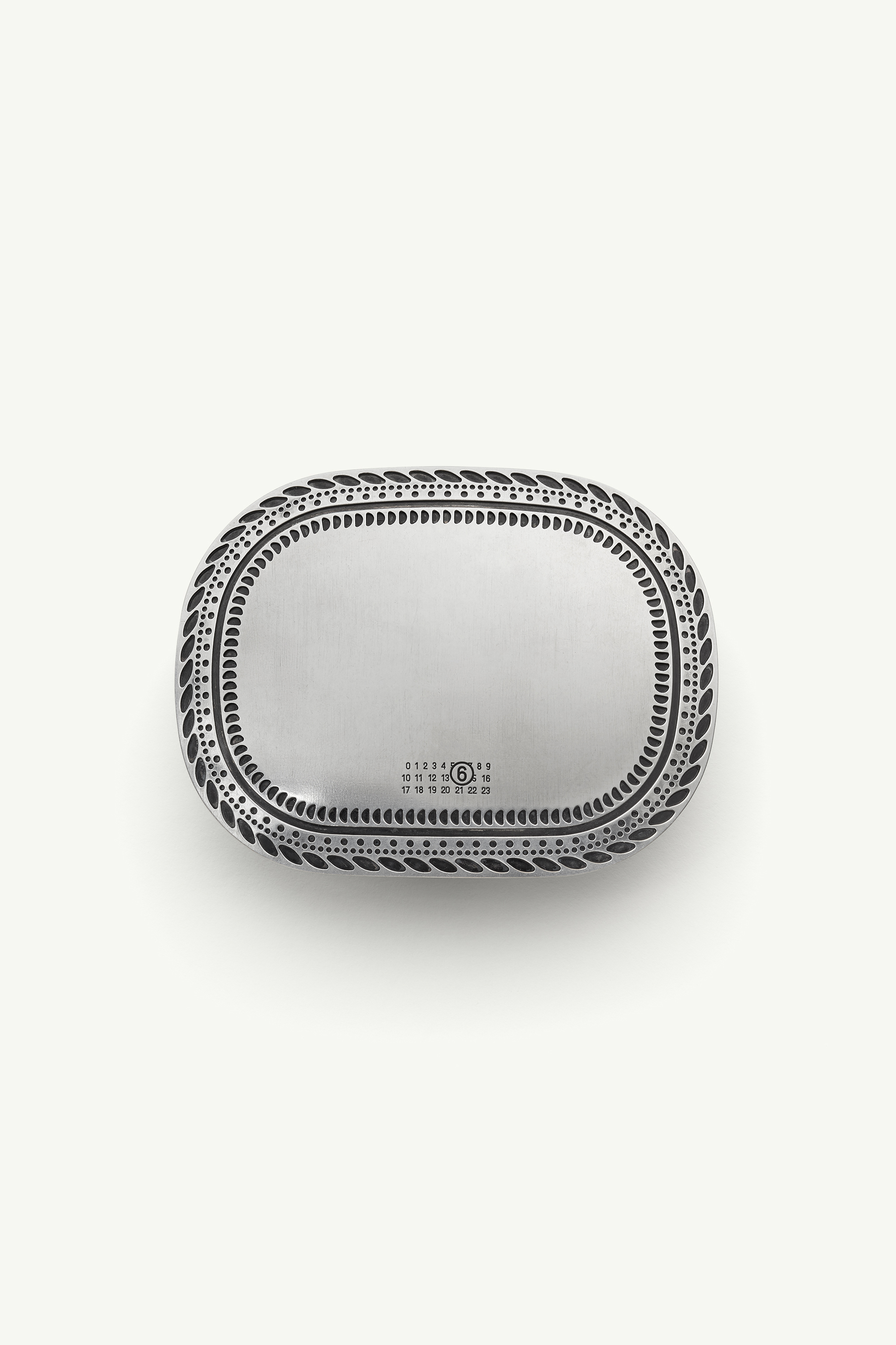 Buckle motif pinch clip