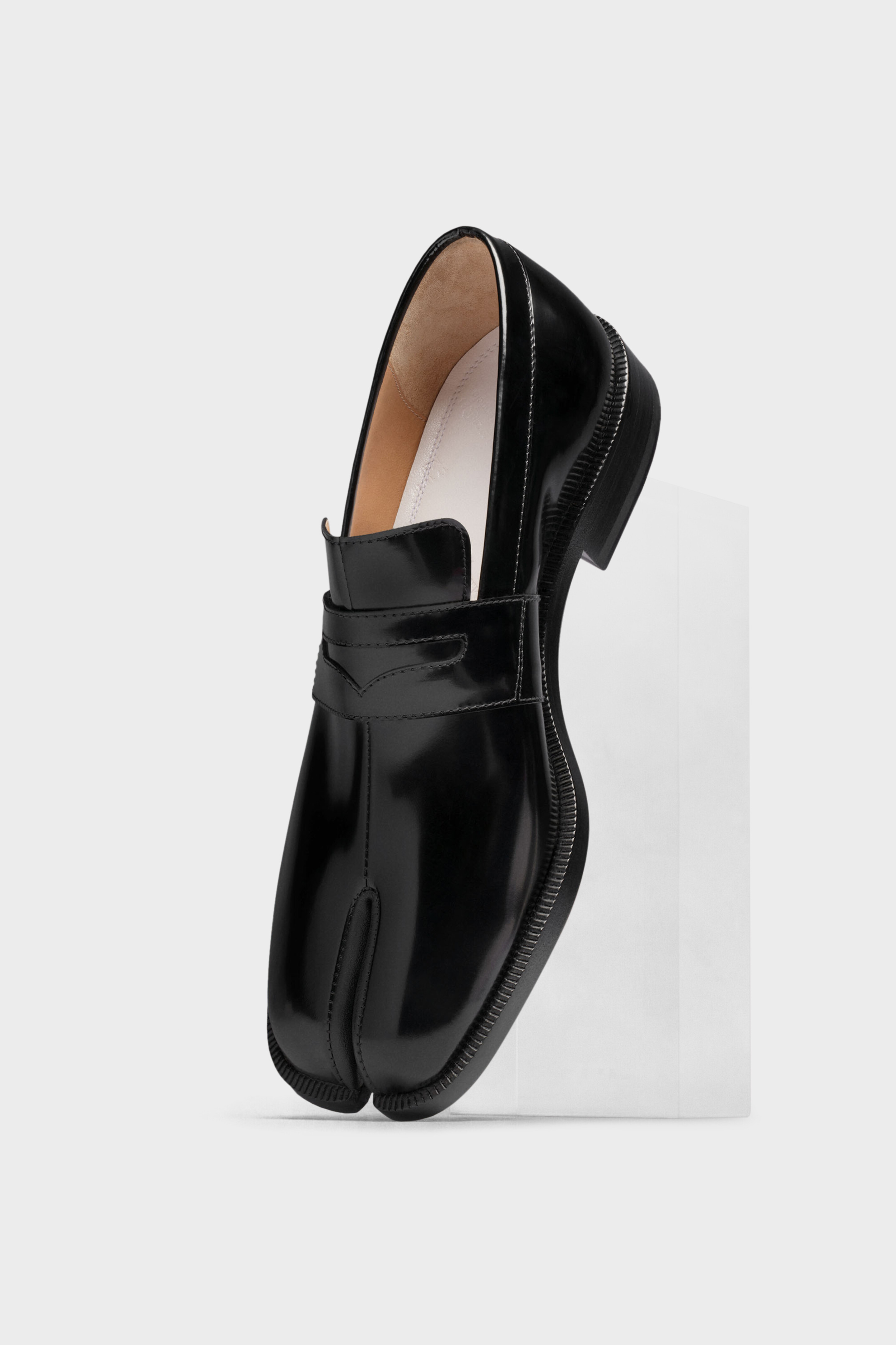 Tabi loafers