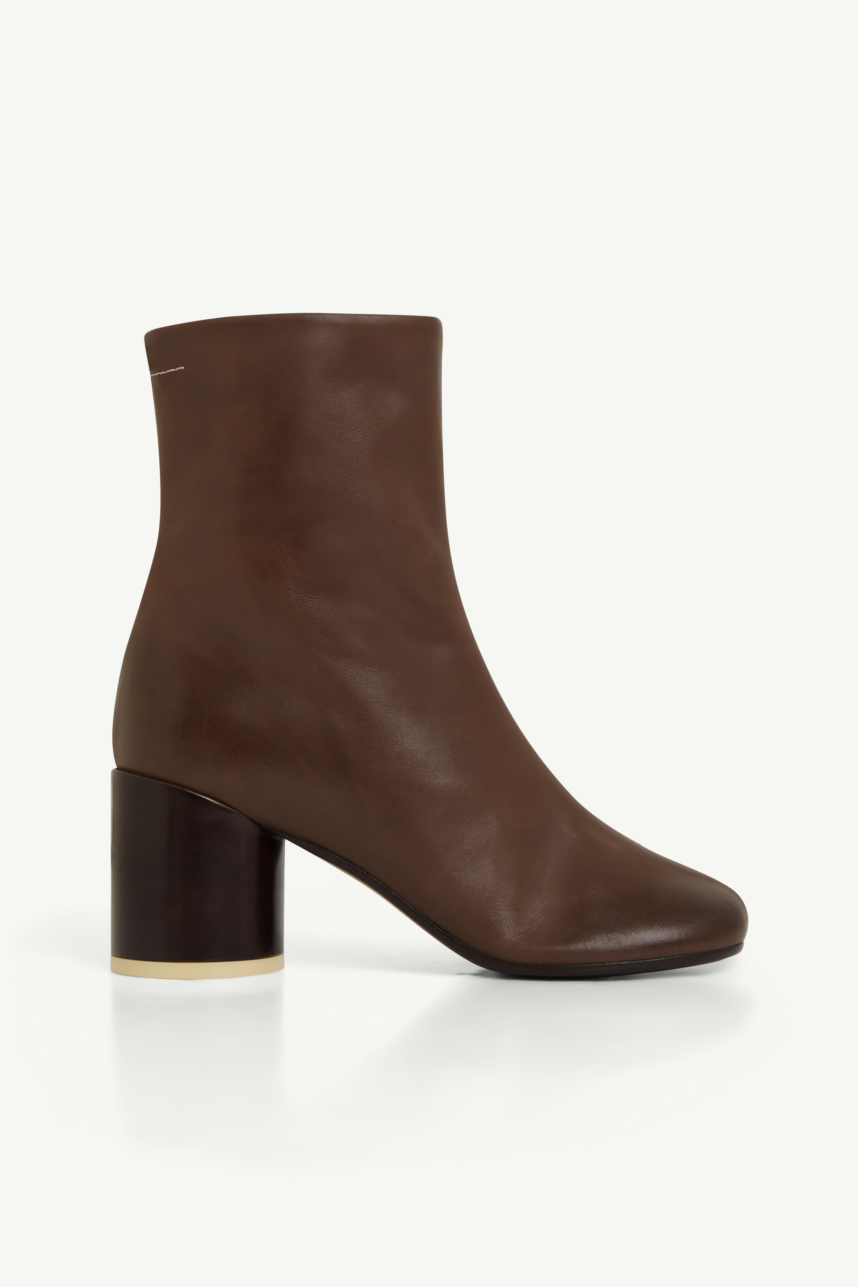 Anatomic ankle boots