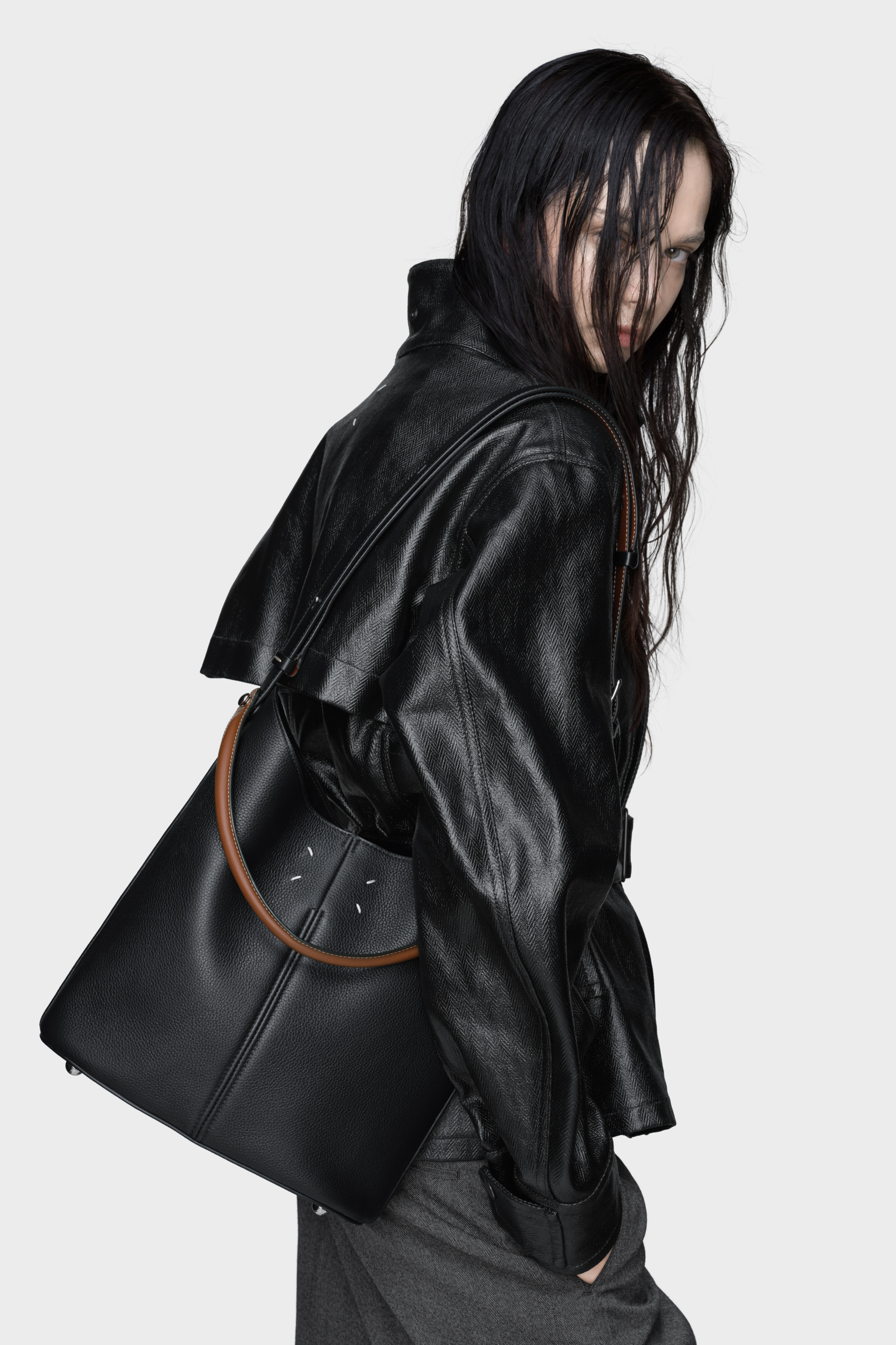 Maison Margiela(メゾンマルジェラ) ショルダーバッグ ドレサージュ ホーボー SB2WD0096 黒×ブラウン 2way Maison Margiela（メゾンマルジェラ） ホーボーバッグ Dress-age