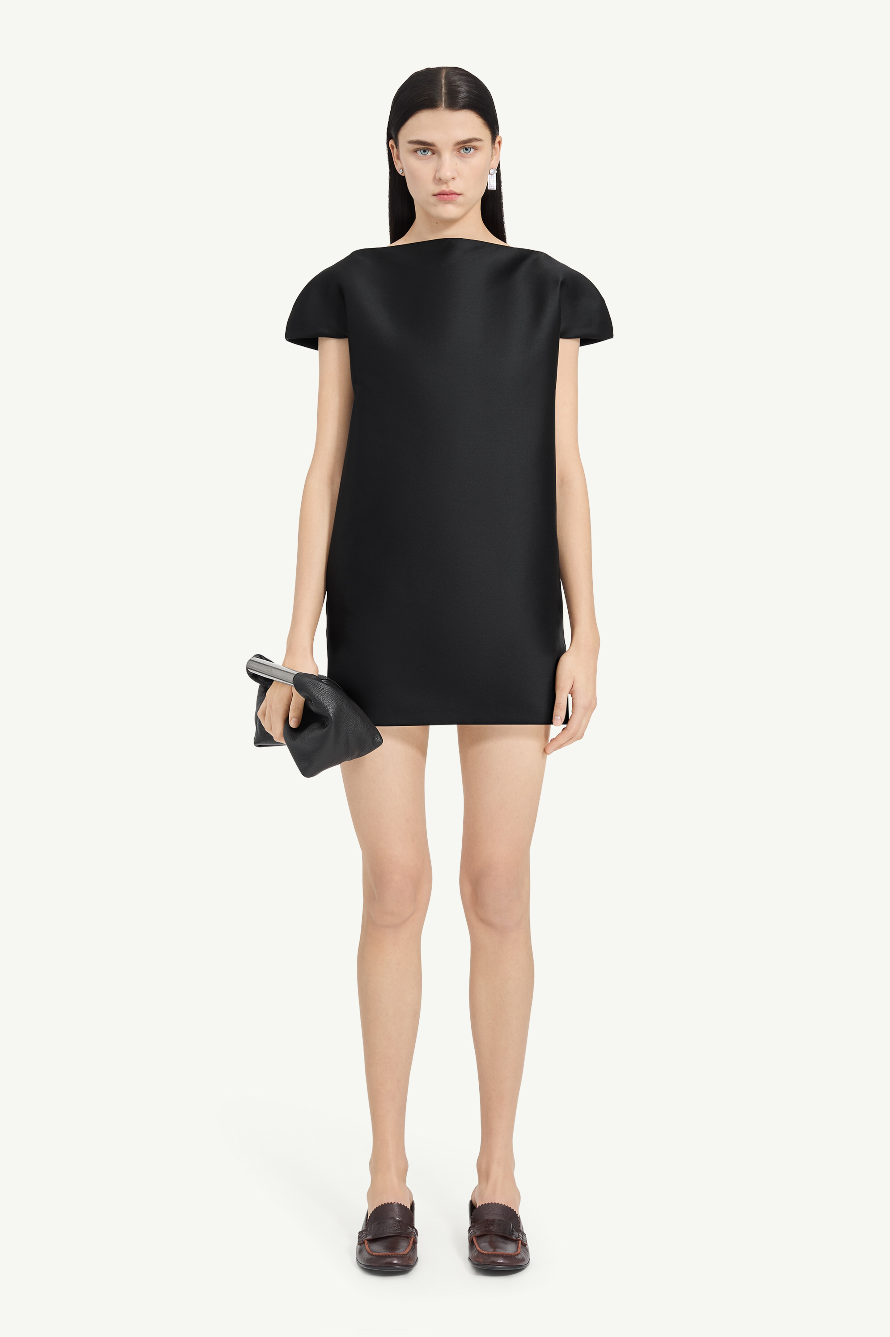 Vestido con mangas casquillo