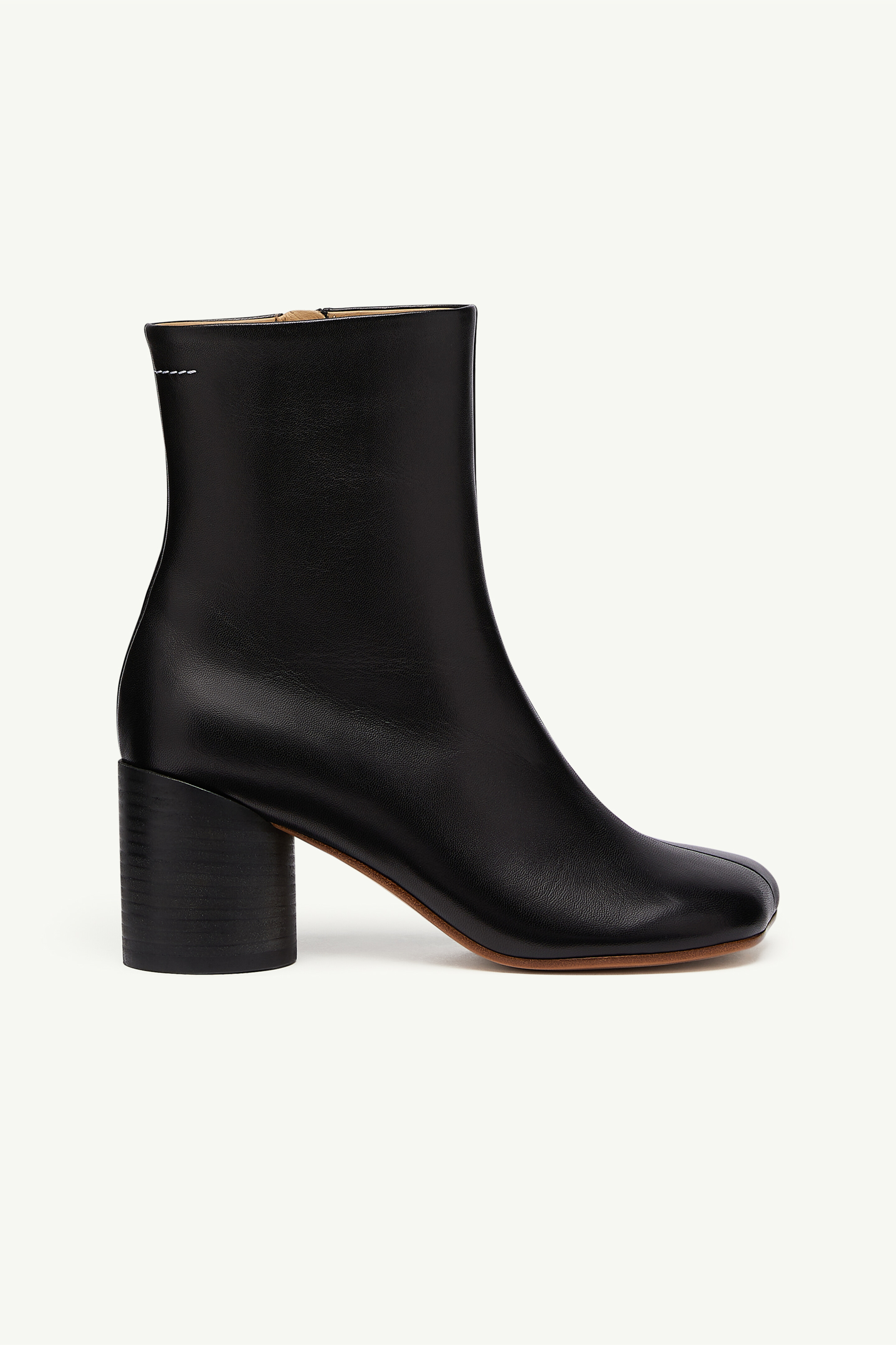 Anatomic ankle boots