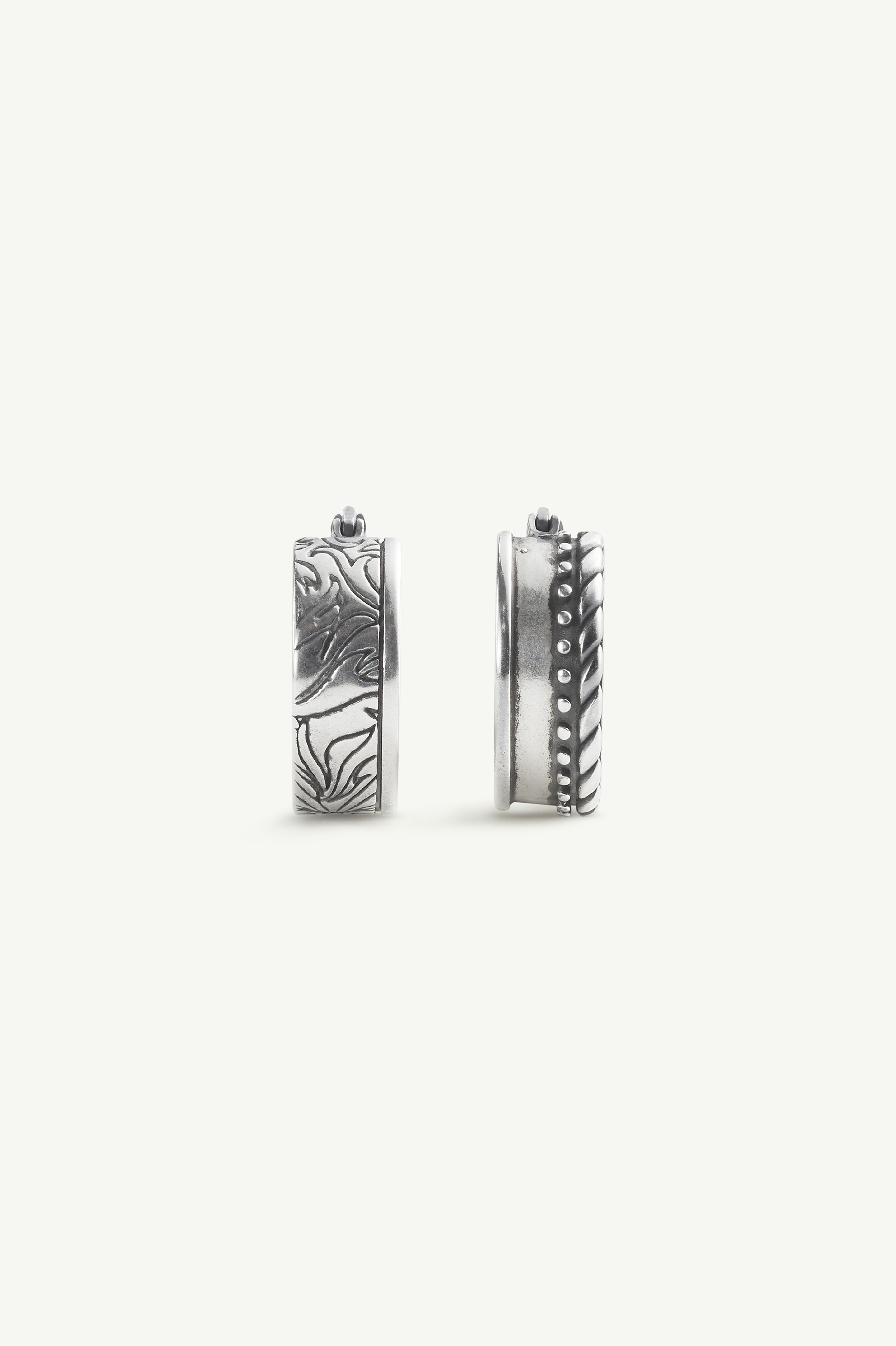 アシンメトリカル バックル モチーフピアス
