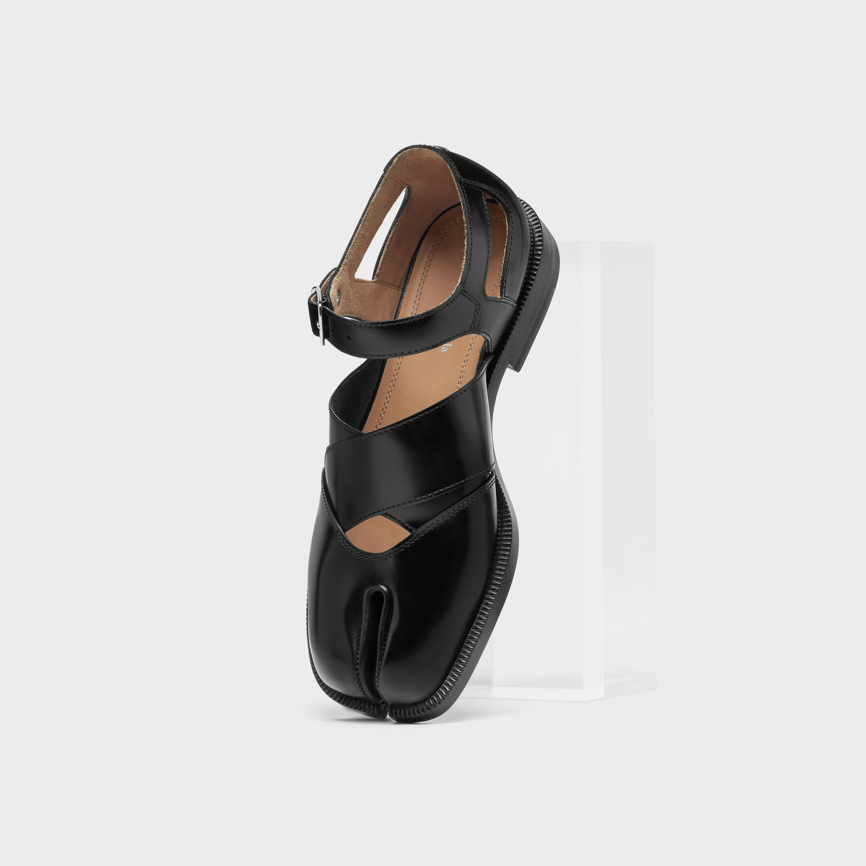 Maison Margiela タビ サンダル ブラック Maison Margiela Tabi Leather Sandals ブラック | Maison Margiela公式