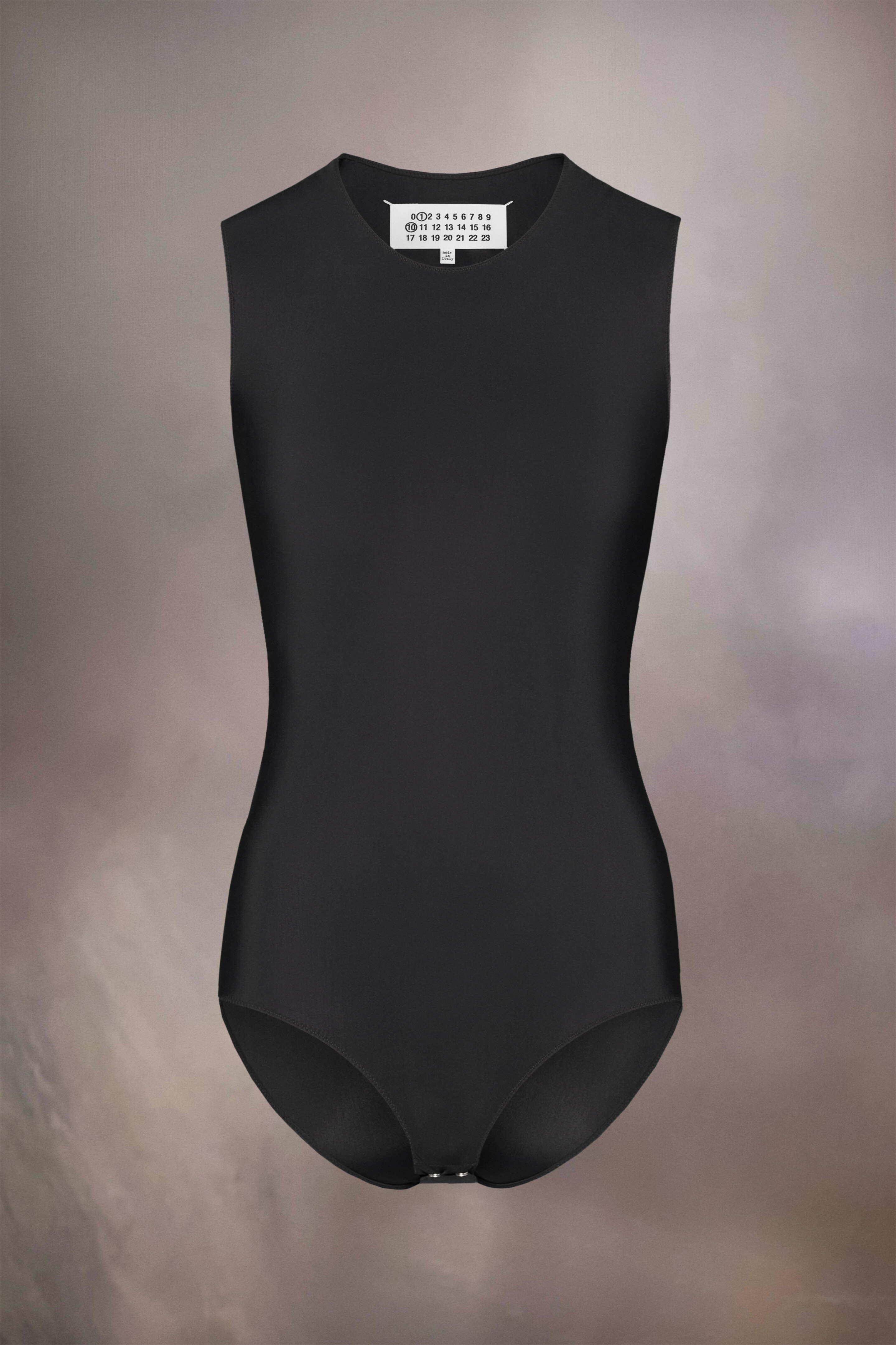 &Auml;rmelloser Body aus technisch veredeltem Jersey