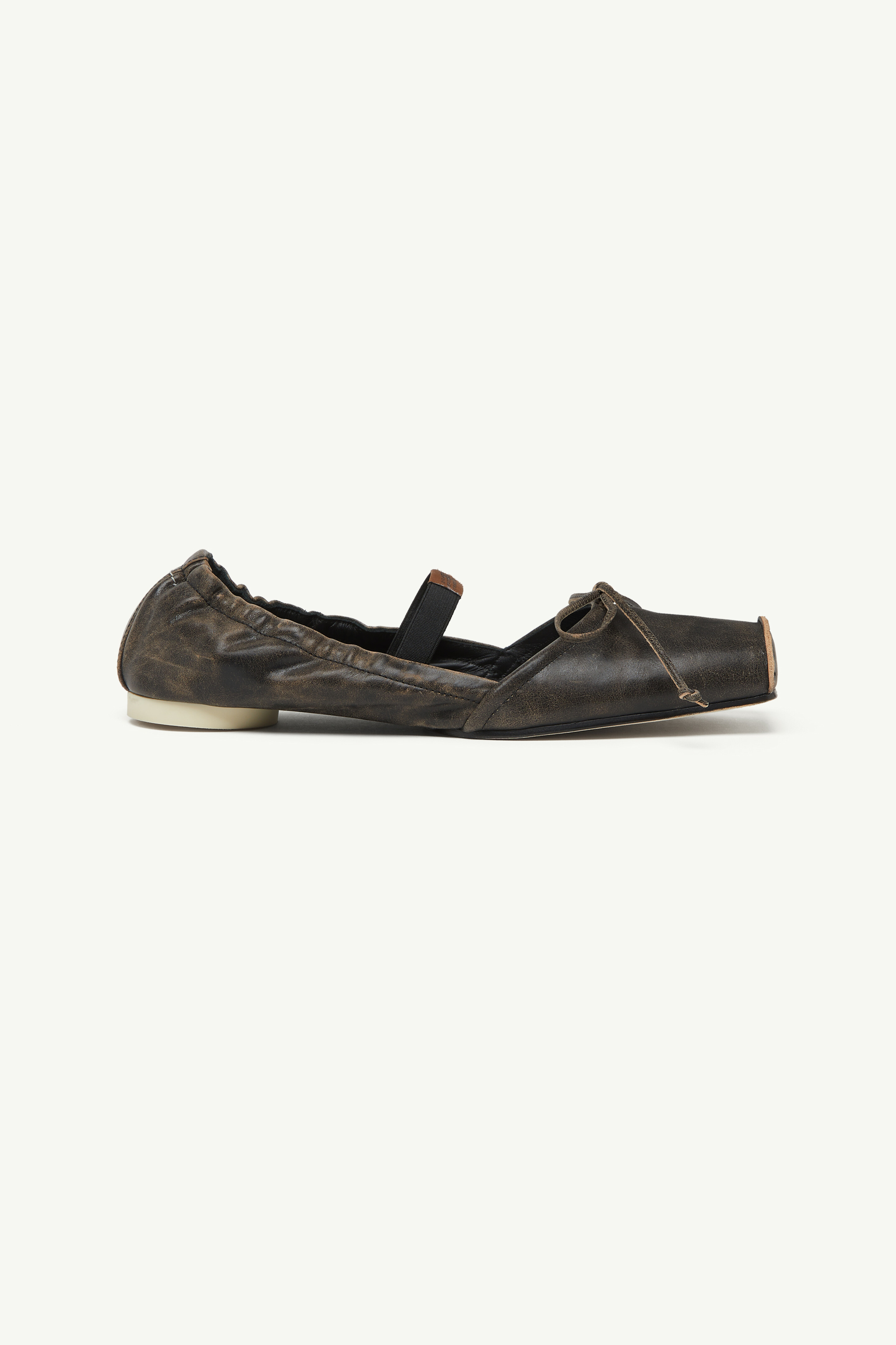 Square-toe leather ballerina shoes