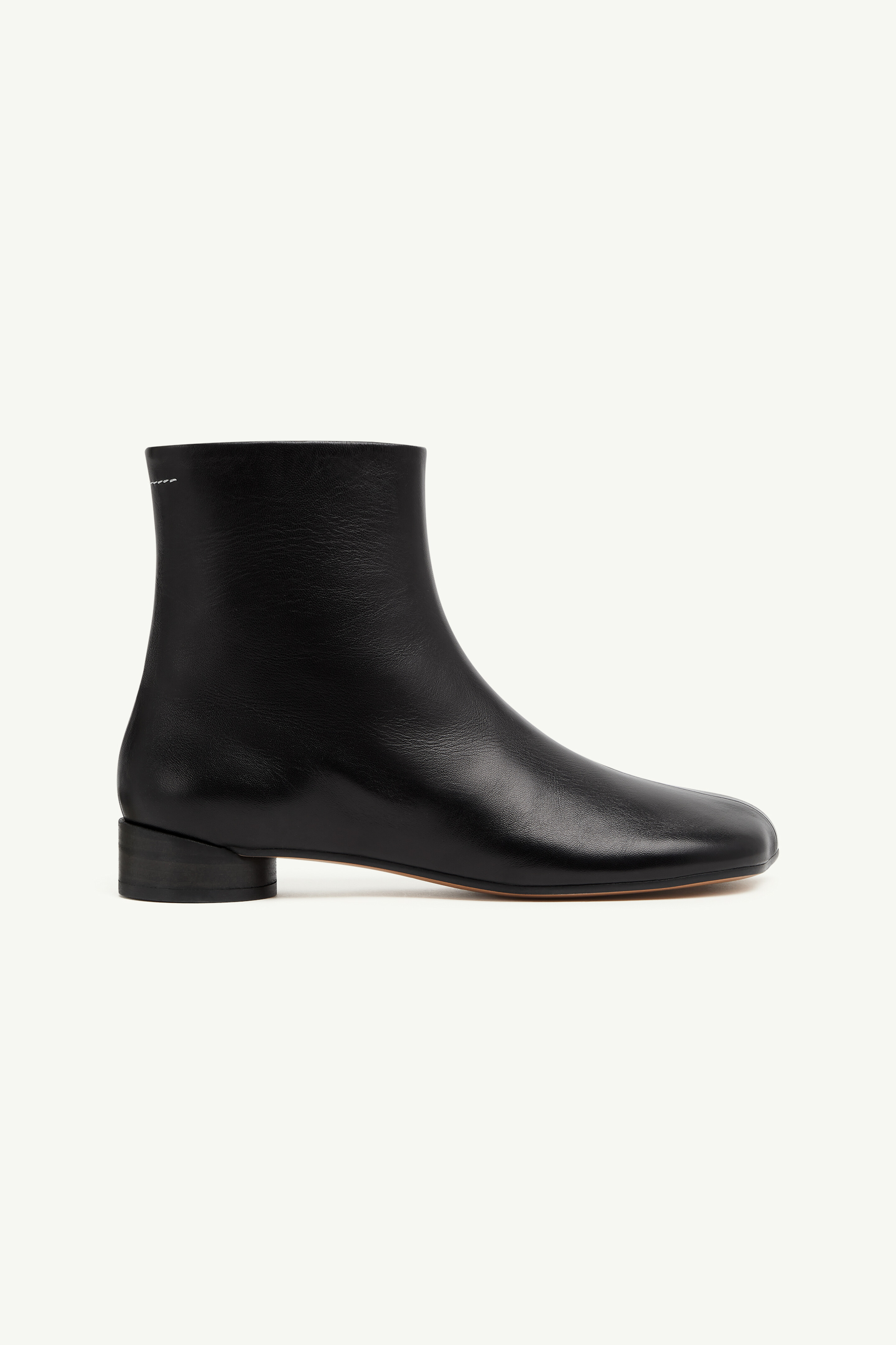 Anatomic ankle boots